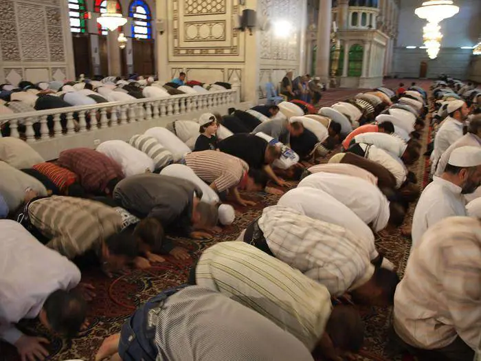 L'islam italiano è diviso: chi chiede condanne è "musulmano da cortile"