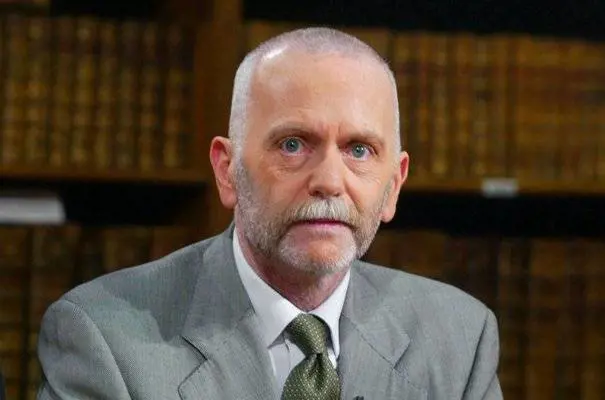 Francia, stai attenta! Stanno sostituendo un popolo con un altro