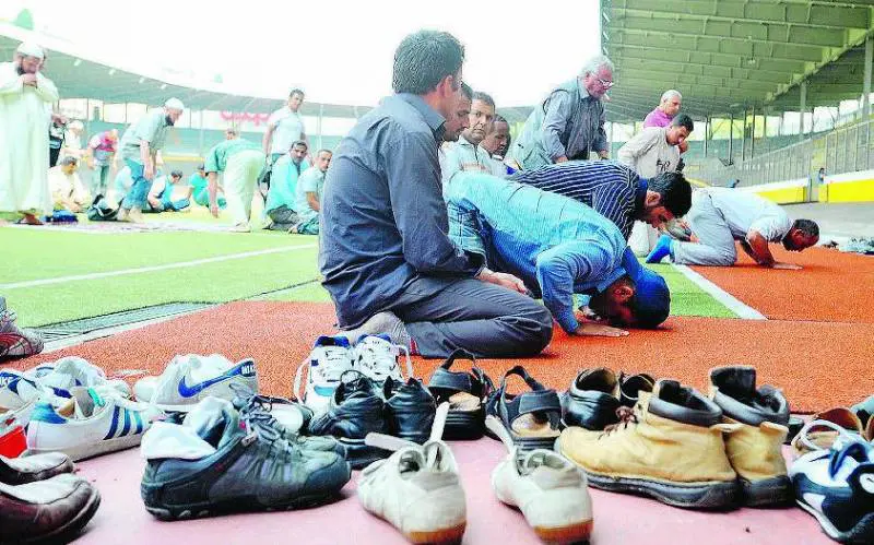 I nomi della lista nera nell'albo del Comune: «Ora stop alla moschea»