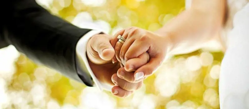 L’ultima frontiera del matrimonio: adesso ci si sposa nudi