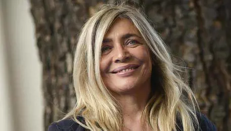 La rinascita televisiva di Mara Venier: "Pagata come se conducessi ma senza responsabilità"