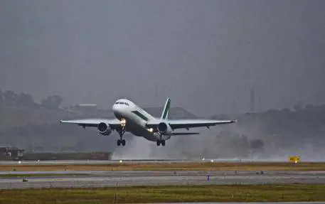 Paura a Fiumicino: bloccato uomo con falso passaporto pakistano