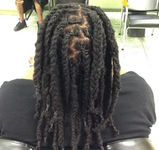 Coi "rasta" a scuola: sospeso per tre giorni
