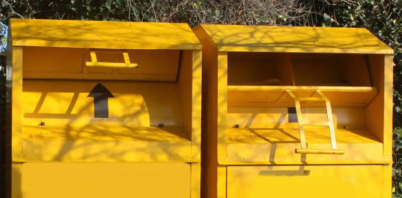 Ravenna, pianto di bambino dal cassonetto di abiti usati. Si tratta di una bambola