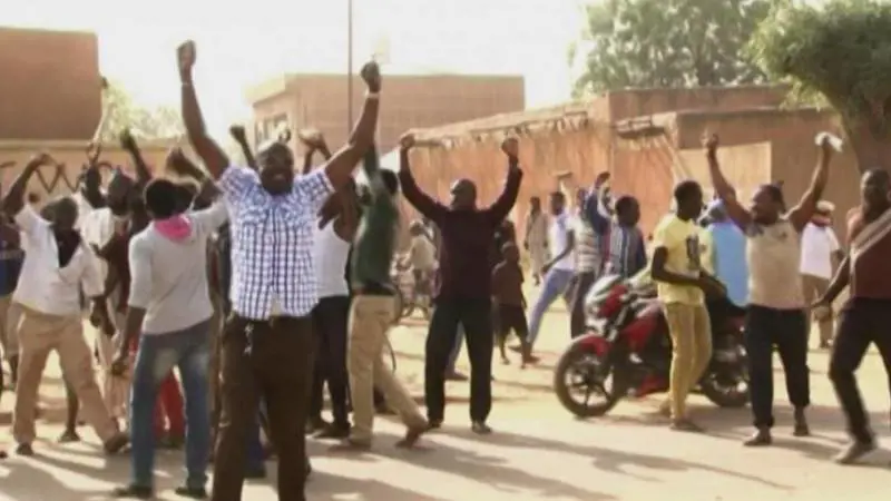 Manifestazioni anti Charlie Hebdo. A fuoco le chiese in Niger