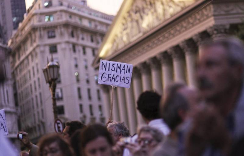 Proteste per Alberto Nisman a Buenos Aires, in Plaza de Mayo