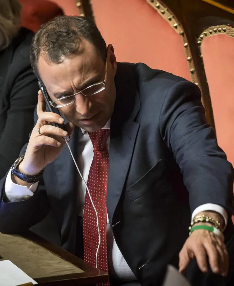 La gaffe di Esposito su Twitter: "Un'enorme impegno"