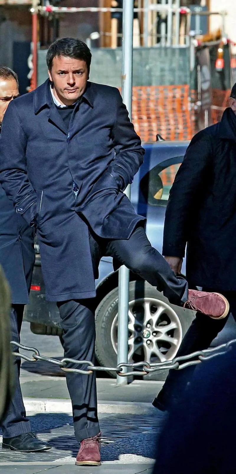 Renzi vota scheda bianca e intanto recluta 10 grillini