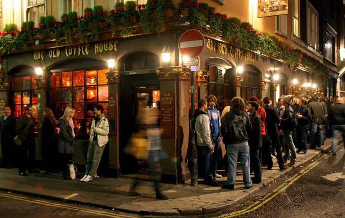 Un parlamentare inglese: "Sempre più islamici, i pub chiudono tutti"