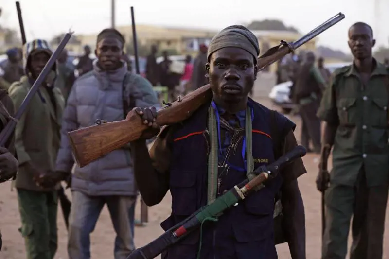 Nigeria, pattuglie di vigilantes contro gli attacchi islamisti