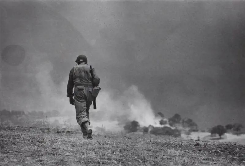 La guerra è una foto sfocata delle nostre vite perdute