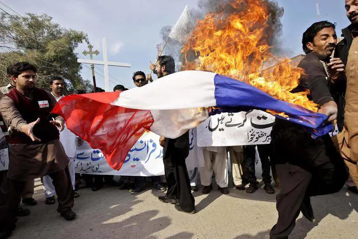 Proteste contro Charlie Hebdo in Pakistan