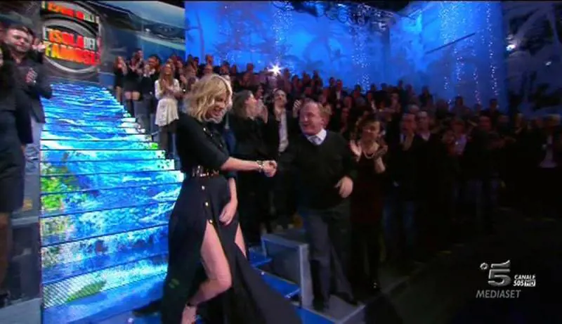 Il web infiamma l'hashtag #isoladeifamosi