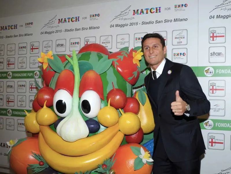 Zanetti in campo a San Siro con tanti campioni "friends" nel segno dei bimbi e di Expo