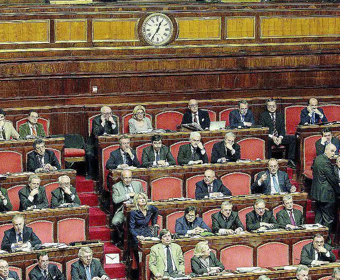 È caccia ai «responsabili» Renzi compra Scelta civica