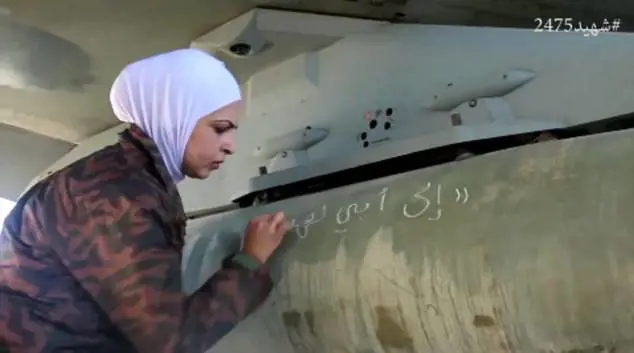 La Giordania contro l'Isis, i piloti scrivono sui missili: "Per voi, nemici dell'Islam"