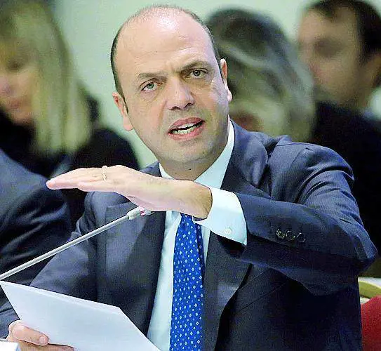 Terrorismo, Alfano: "Da dicembre espulsi 21 sospettati radicalismo violento"