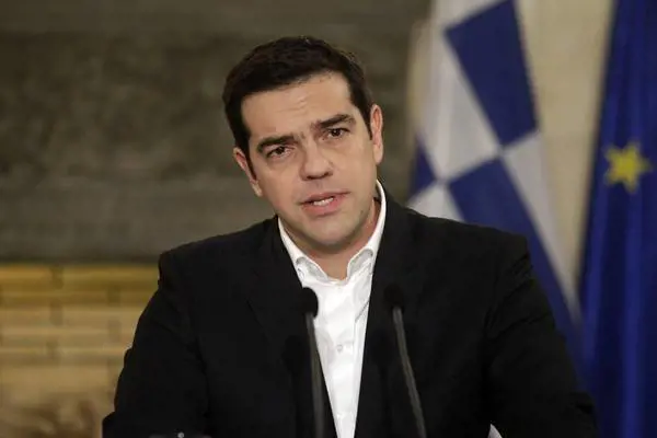 Tsipras sfida la Merkel: "La Germania paghi i debiti di guerra con Atene"