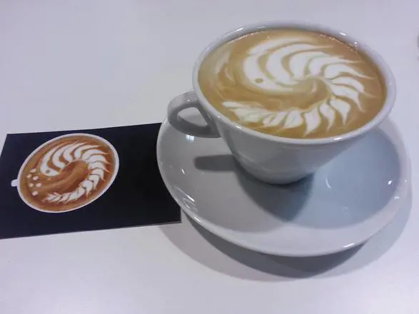 Cappuccino e brioche: conto da 14 euro