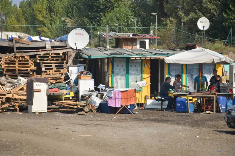 Pistoia, il campo rom lo pagano i contribuenti italiani