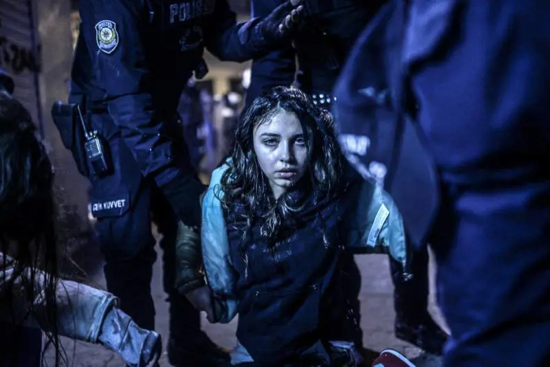 Bulent Kilic, primo premio negli Spot News Singles. Una ragazza ferita negli scontri con la polizia ai funerali di Berkin Elvan