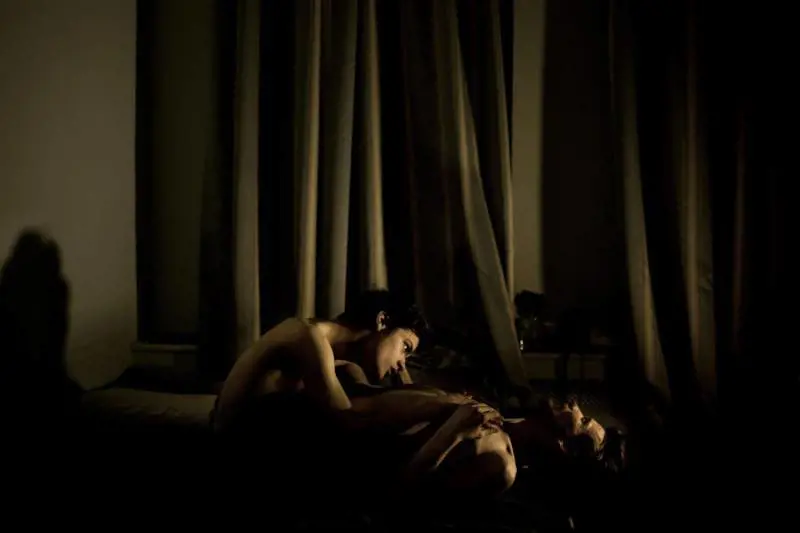 Mads Nissen, vincitore. Jon e Alex, una coppia gay di San Pietroburgo, in un momento di intimità