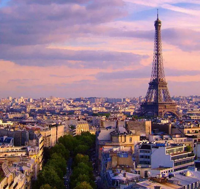 Droni sospetti su Parigi, la Procura apre un'inchiesta