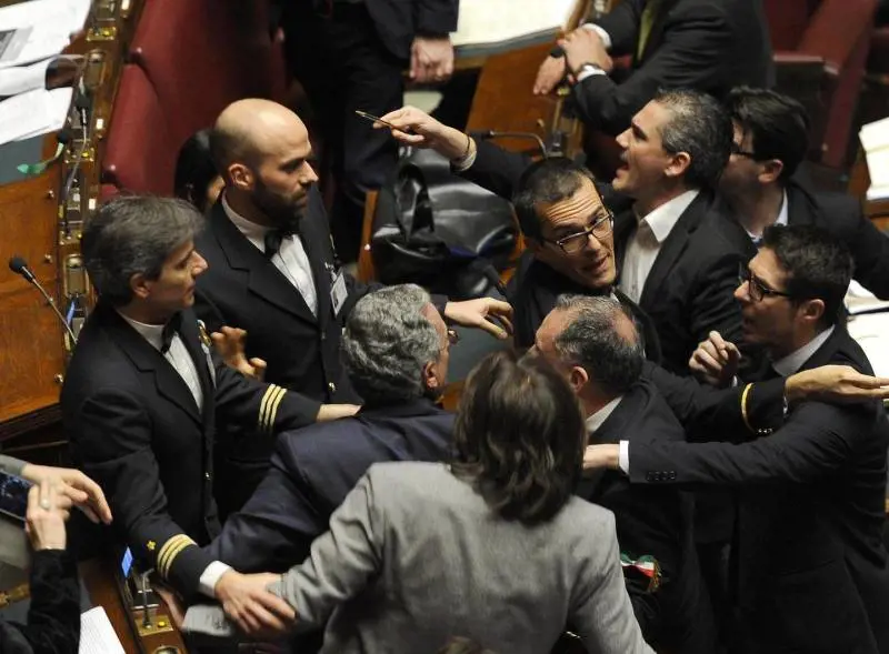Rissa alla Camera sul ddl riforme costituzionali