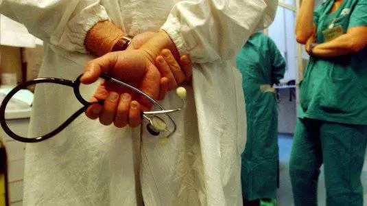 Neonata morta in Sicilia. La clinica: "Falso che non ci fossero cannule"