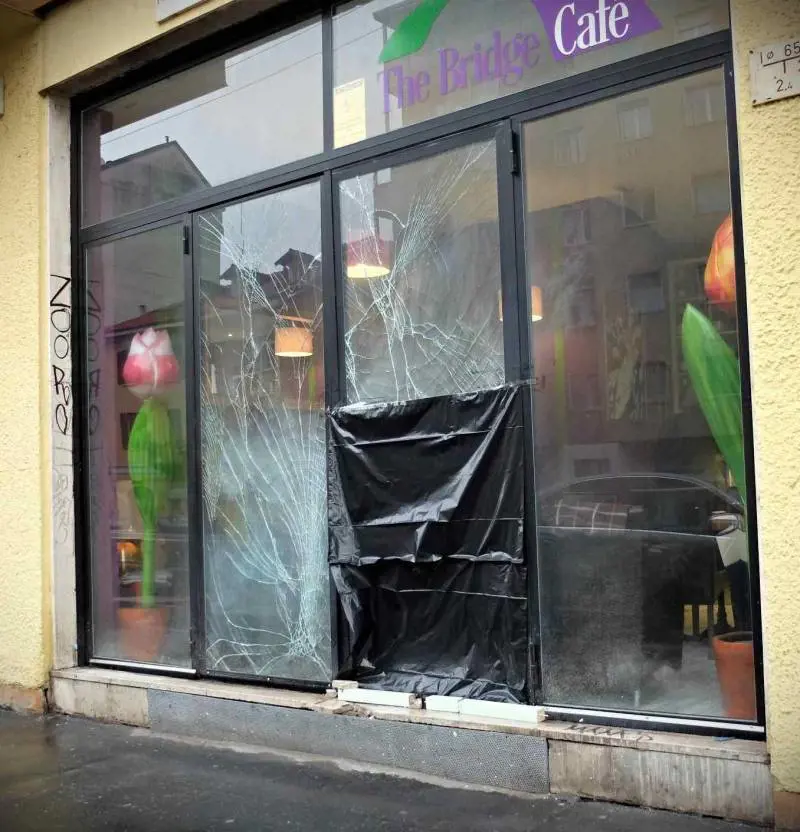 Bomba al «Bridge bar»