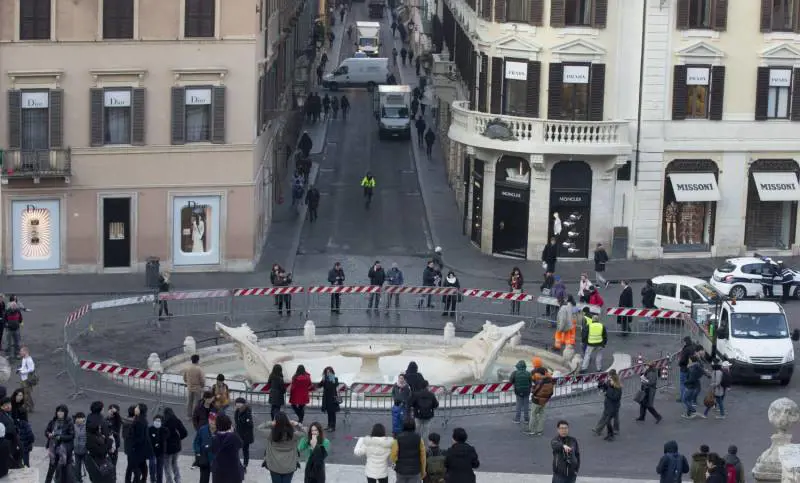 Roma devastata dai tifosi. "Ecco perché la colpa è del sindaco Marino"