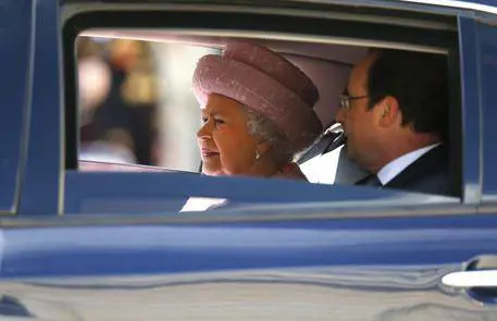 La Regina Elisabetta cerca un autista 