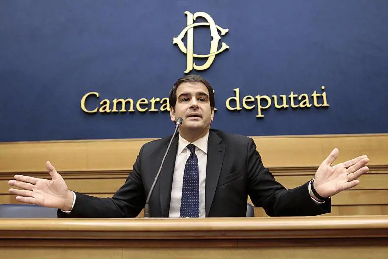 La guerra dei poveri tra Fitto e Alfano