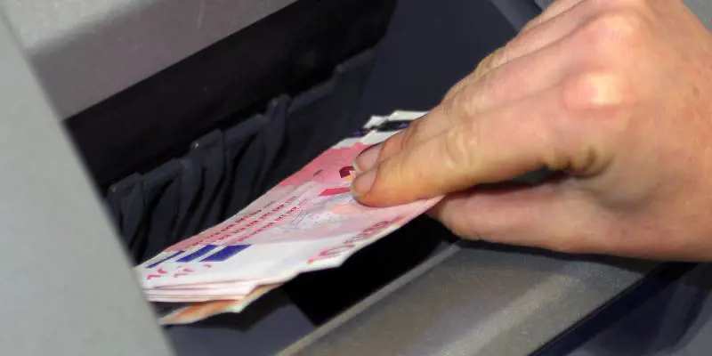 La lotta al contante con la fattura elettronica: ecco la strategia di Renzi