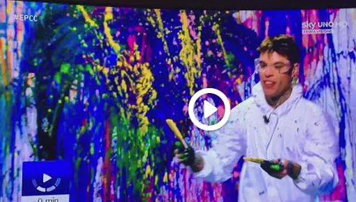 Fedez cade in studio ospite di Cattelan