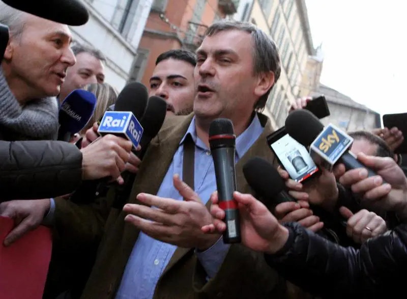 Giampiero Manenti all'uscita dal Comune di Parma