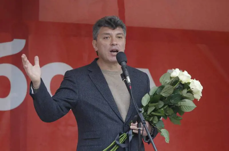 Boris Nemtsov in un comizio a Mosca del maggio 2013