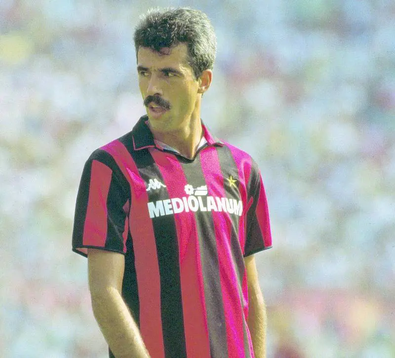 Da San Siro alla cucina: l'ex bomber con i baffi vende vini e formaggi