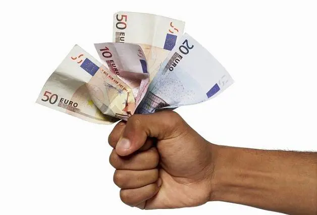 Quella crisi voluta dai potenti per mettere in ginocchio gli italiani