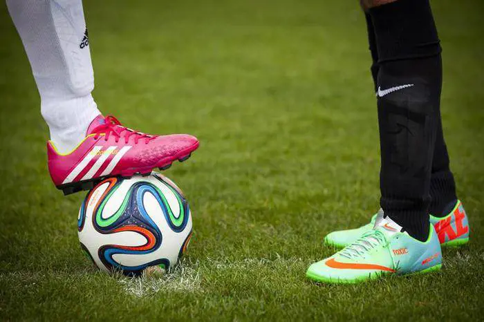 Arbitro donna marocchina, i tifosi dei baby-calciatori la coprono di insulti