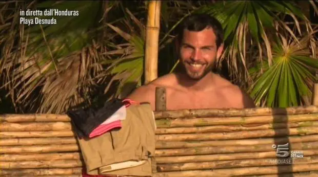Isola, Brice portato in ospedale: "Il mio alluce è morto"