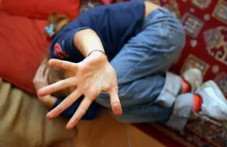 Varese, botte e torture al figlio di undici anni: egiziano in manette