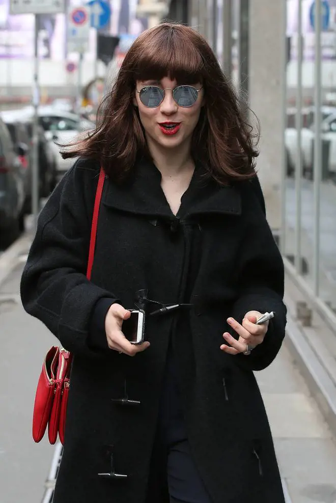 Aurora Ramazzotti in incognito a Milano: intesta ha una parrucca