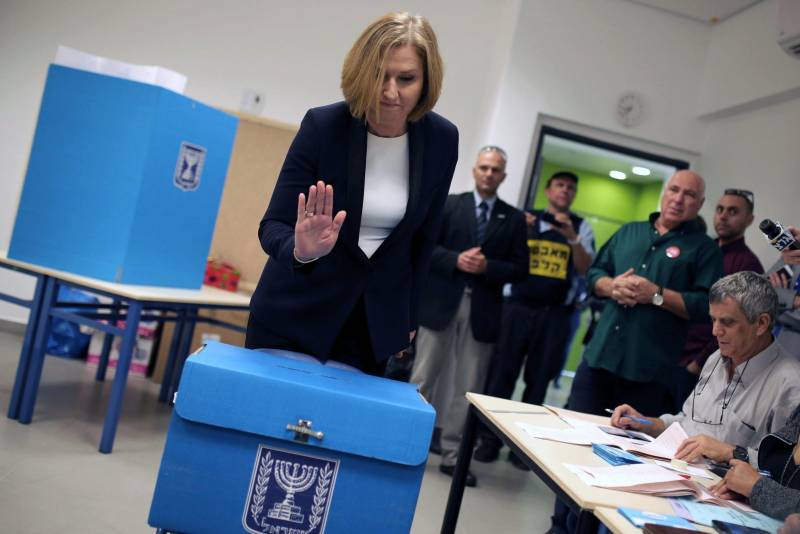 Tzipi Livni, numero due di Unione Sionista, al voto a Tel Aviv