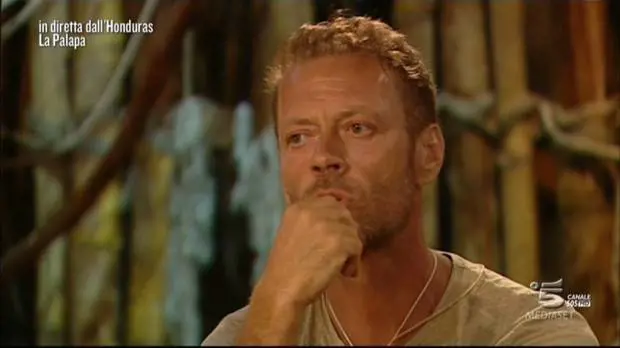 Isola dei Famosi: lacrime tra i naufraghi, si torna a casa