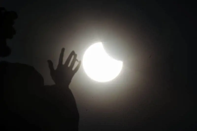 La super Luna nera che oscurerà il Sole