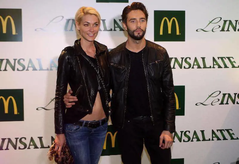 Isola, la moglie di Alex Belli risponde alla presunta amante Noemi: "È solo una mitomane"