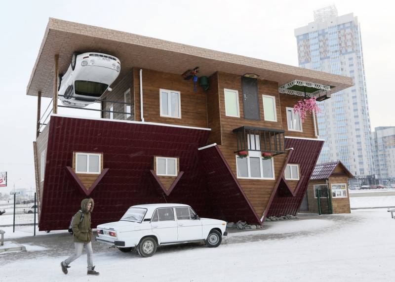 La casa sottosopra a Krasnoyarsk, in Russia