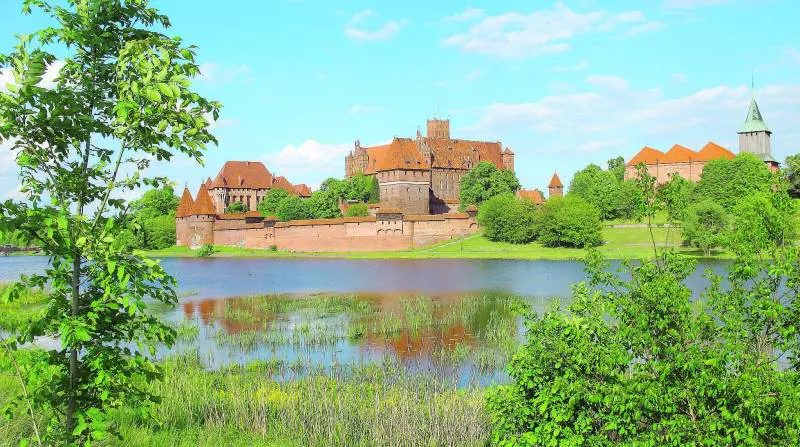 Il molo più lungo, il castello più grande, la Bibbia più rara