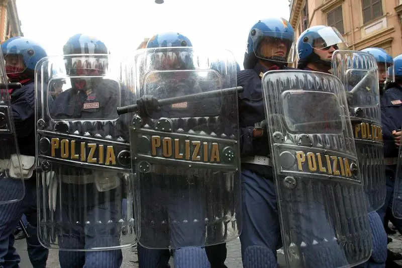 Tortura, carcere sale a 15 anni per i pubblici ufficiali